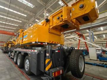 2020 XCT110 Mobile Truck Crane with Cheap Price for Sale
