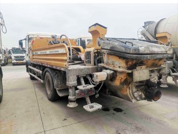 XCMG Used Concrete Pump HBC10018V Vehicle-Mounted Concrete Line Pump for Sale